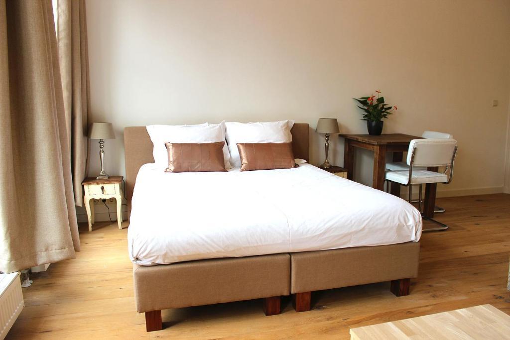 Amsterdam Jewel Canal Apartments Room photo
